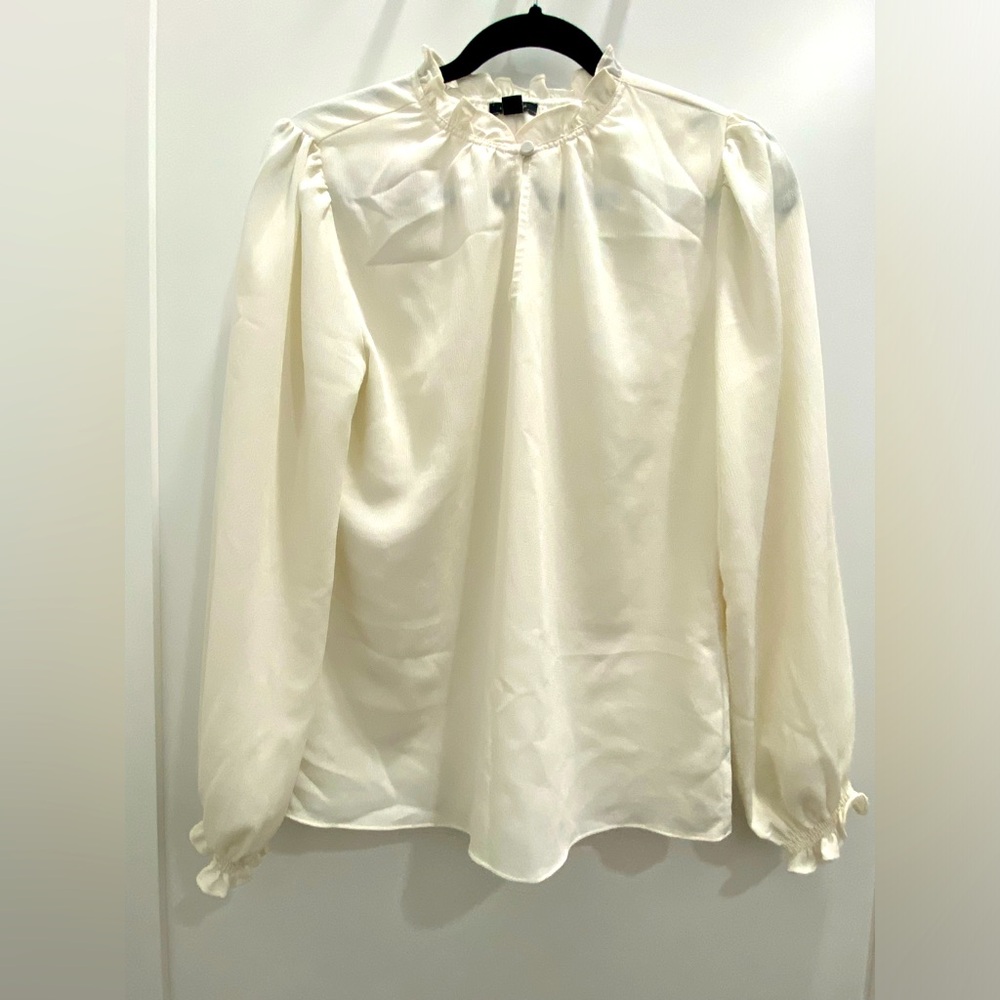 Ann Taylor Elegant Cream Blouse sz xsmall
